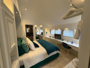 MAISON LADY CLAUDIA LUXURY ACCOMMODATION